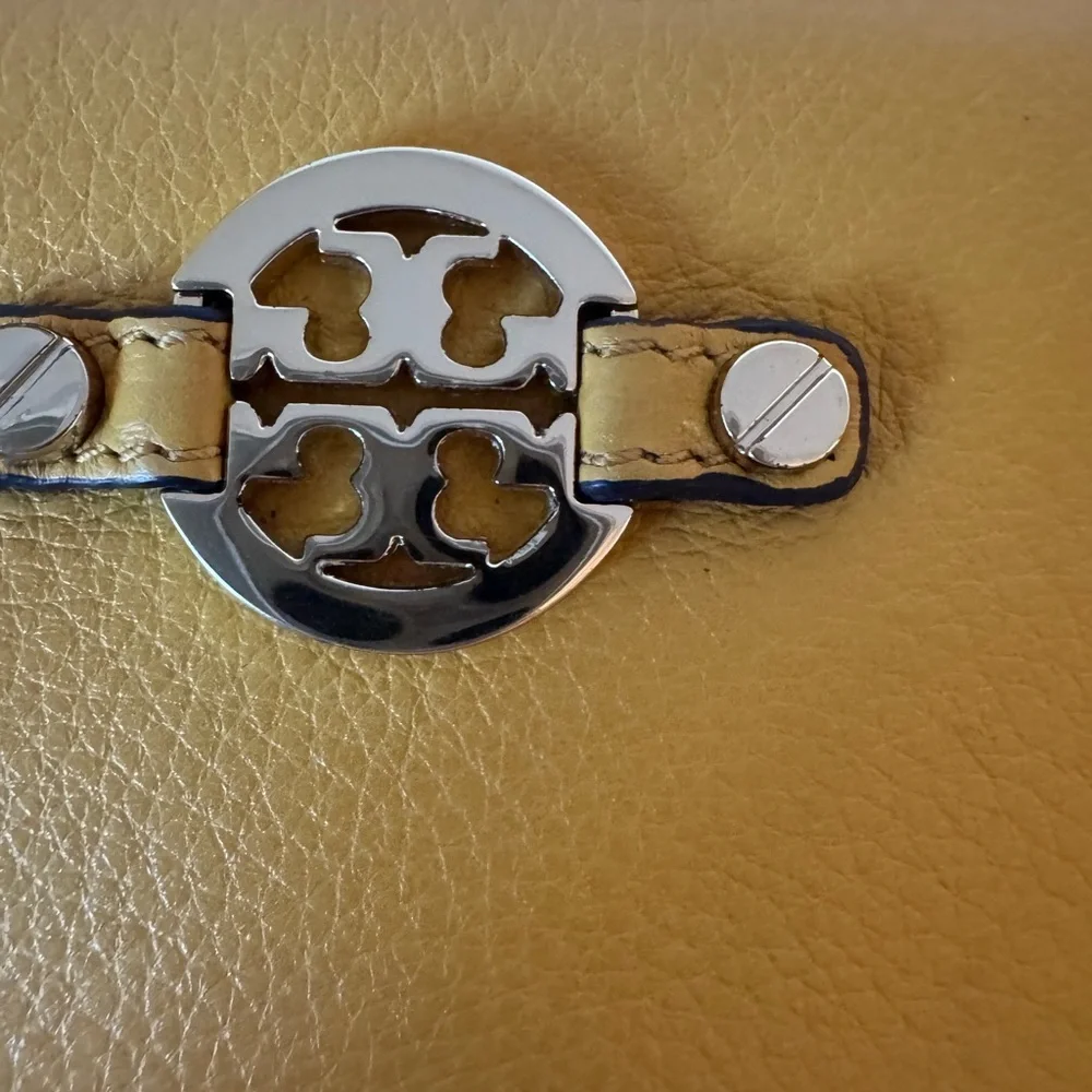 Tory Burch Women’s Tan Leather Small Zip-Around Wallet with Logo Plaque
